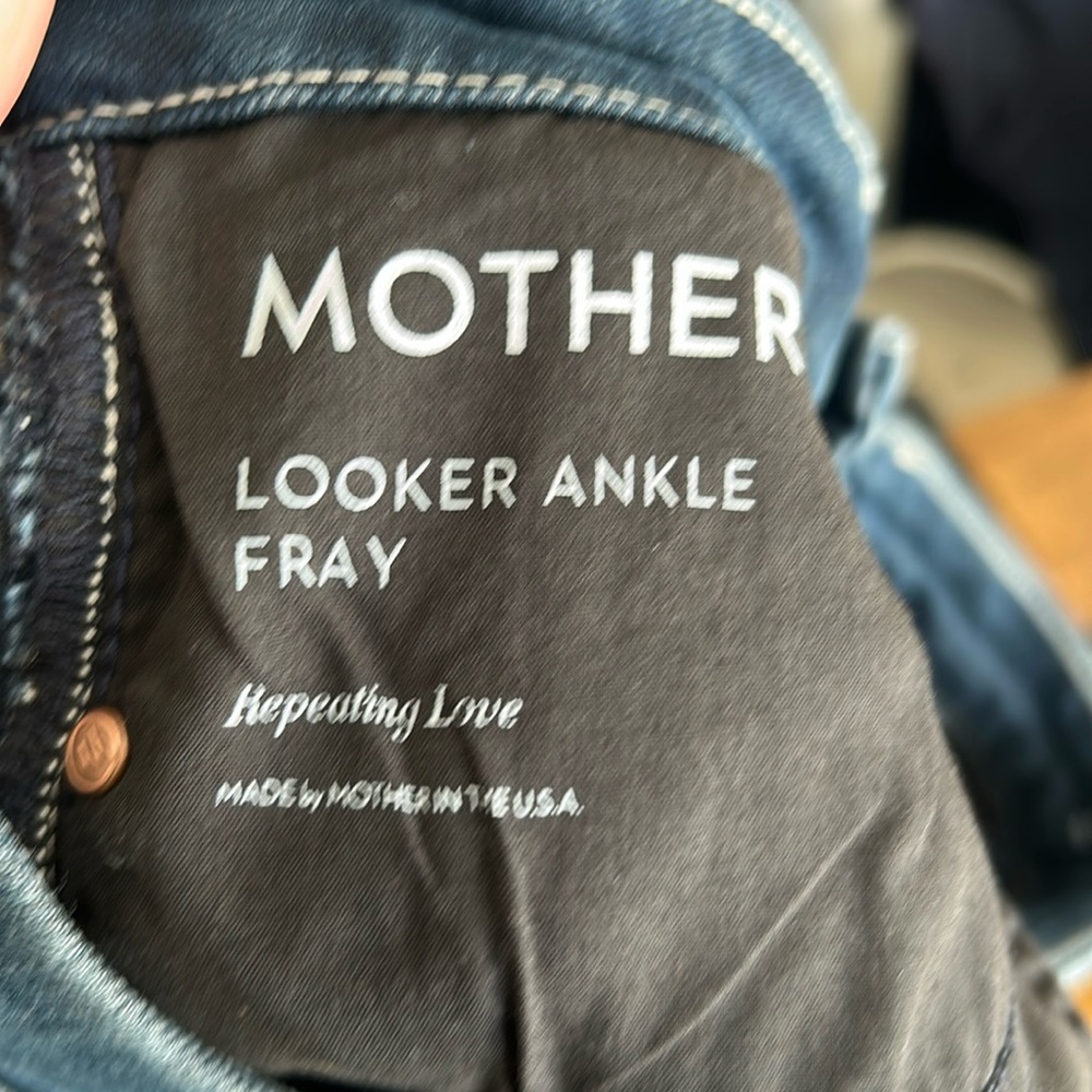 MOTHER The Looker Ankle Fray Repeating Love Wash Size 4 - Picture 9 of 11